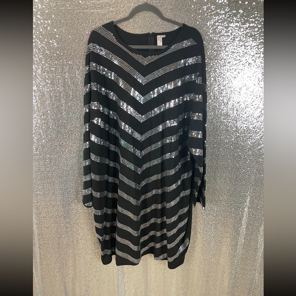 CurveGirl Size 36 Black and Silver Formal Mini Dress. Lots of love. Great dress